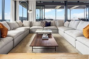 France Street Apartments by Urban Rest