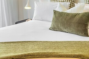 France Street Apartments by Urban Rest