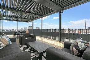 France Street Apartments by Urban Rest