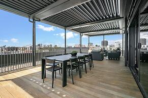 France Street Apartments by Urban Rest