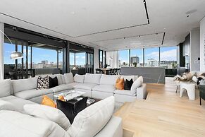 France Street Apartments by Urban Rest