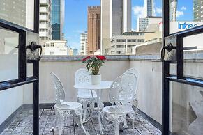 Dilworth Apartments by Urban Rest