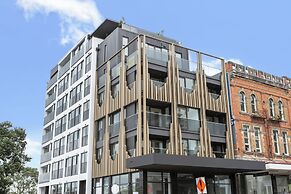 Lighthouse Apartments by Urban Rest