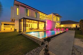 Luxury 4 Bedroom Pool Villa - PV8