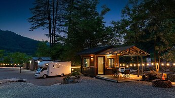 Gapyeong Yumyeongsan Gomone pet Camping