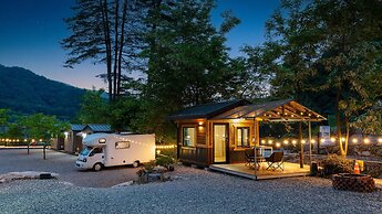 Gapyeong Yumyeongsan Gomone pet Camping
