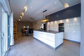 Modern 3 Bedroom Pool Villa - MR54