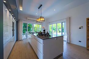 Modern 3 Bedroom Pool Villa - MR54