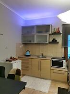 Room-neoclassical Guest House on Ground