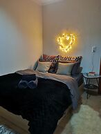 Room-neoclassical Guest House on Ground