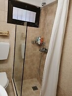 Room-neoclassical Guest House on Ground