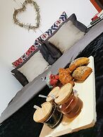 Room-neoclassical Guest House on Ground