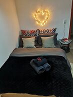 Room-neoclassical Guest House on Ground