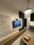 Stylish Luxe Apartment Fr 0003