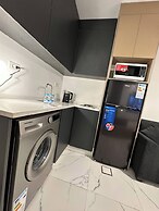 Stylish Luxe Apartment Fr 0003