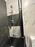 Stylish Luxe Apartment Fr 0003