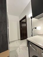 Stylish Luxe Apartment Fr 0003