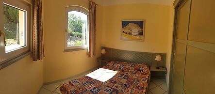 Panoramic Sea Views - Sunsets - 7 min Walk to Beach - Cottage Apartmen