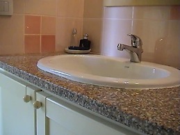 Panoramic Sea Views - Sunsets - 7 min Walk to Beach - Cottage Apartmen