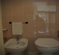 Panoramic Sea Views - Sunsets - 7 min Walk to Beach - Cottage Apartmen