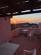 Panoramic Sea Views - Sunsets - 7 min Walk to Beach - Cottage Apartmen