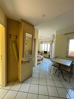 Panoramic Sea Views - Sunsets - 7 min Walk to Beach - Cottage Apartmen