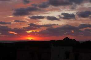 Panoramic Sea Views - Sunsets - 7 min Walk to Beach - Cottage Apartmen