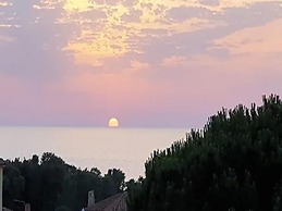 Panoramic Sea Views - Sunsets - 7 min Walk to Beach - Cottage Apartmen