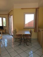 Panoramic Sea Views - Sunsets - 7 min Walk to Beach - Cottage Apartmen