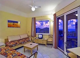 Panoramic Sea Views - Sunsets - 7 min Walk to Beach - Cottage Apartmen