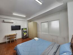 LaLaHouse Riverside Residence