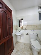 LaLaHouse Riverside Residence