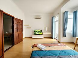 LaLaHouse Riverside Residence