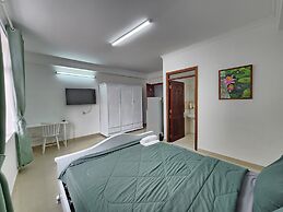 LaLaHouse Riverside Residence