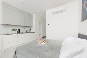 Beautiful Sea&lake Studio by Renters