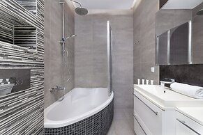 Cracow Apartment With Terrace by Renters