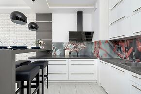 Cracow Apartment With Terrace by Renters