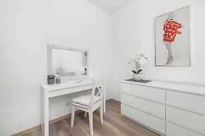 Cracow Apartment With Terrace by Renters