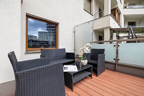 Cracow Apartment With Terrace by Renters