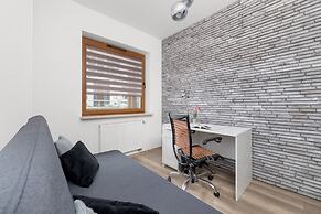Cracow Apartment With Terrace by Renters