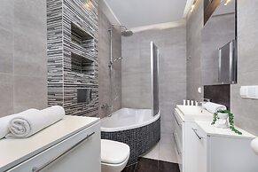 Cracow Apartment With Terrace by Renters