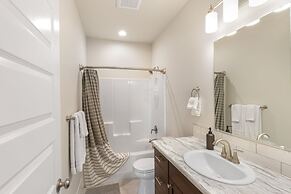 Columbia Pool House in Quincy