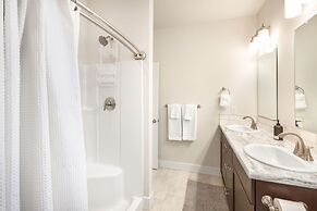 Columbia Pool House in Quincy