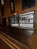 Birmingham City Centre- Free Parking - No Deposit