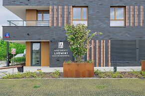 Apartment With Parking by Renters