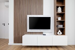 Apartment With Parking by Renters