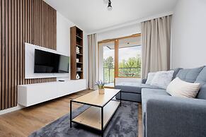 Apartment With Parking by Renters