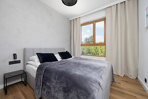 Apartment With Parking by Renters