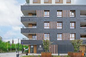 Apartment With Parking by Renters