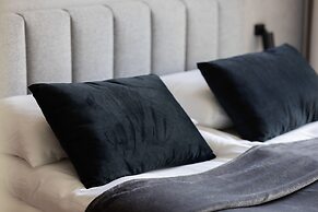 Apartment With Parking by Renters